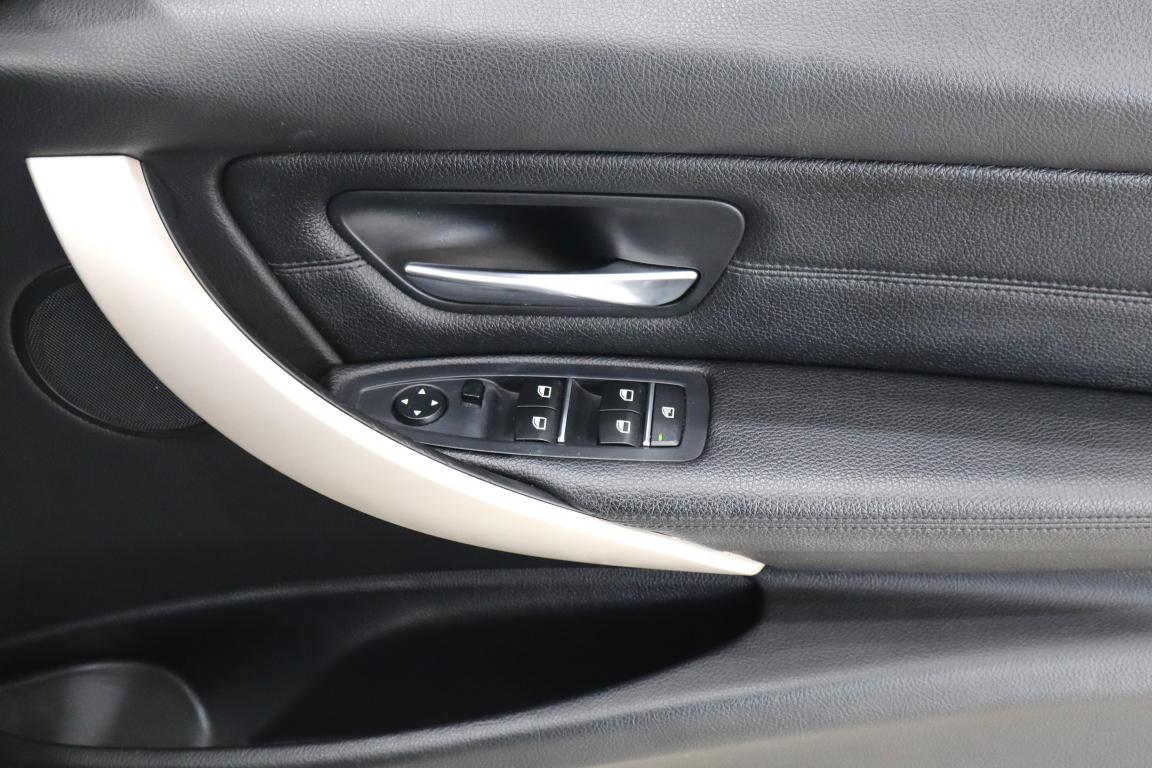 2017 BMW 3 Series 320i auto