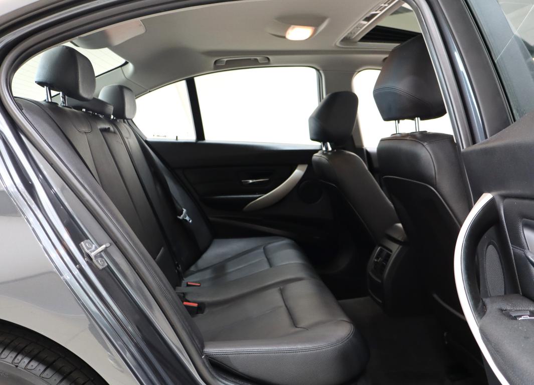 2017 BMW 3 Series 320i auto