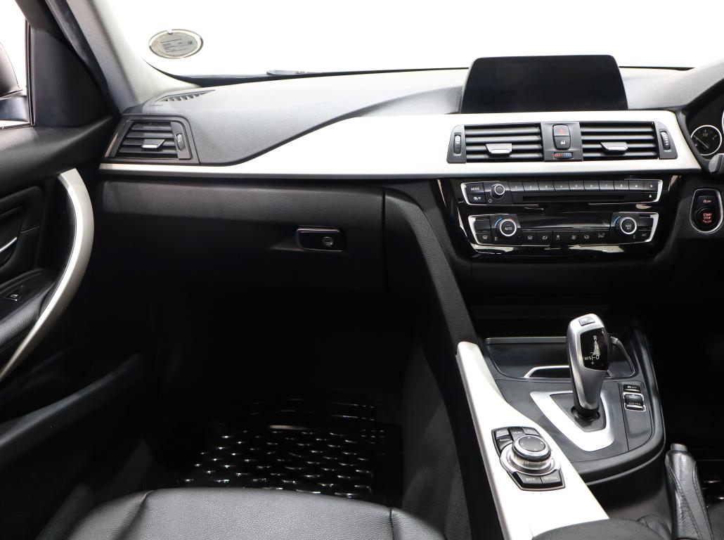 2017 BMW 3 Series 320i auto