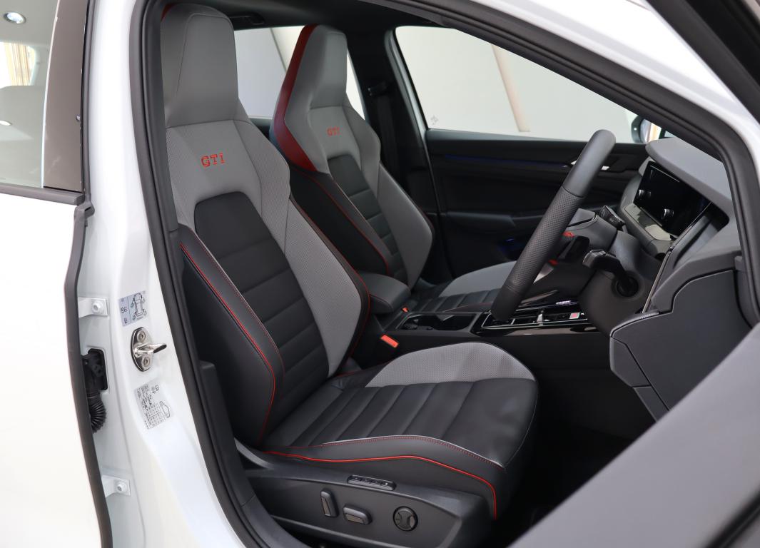 2025 Volkswagen Golf 8 GTI 2.0 TSI 180KW DSG