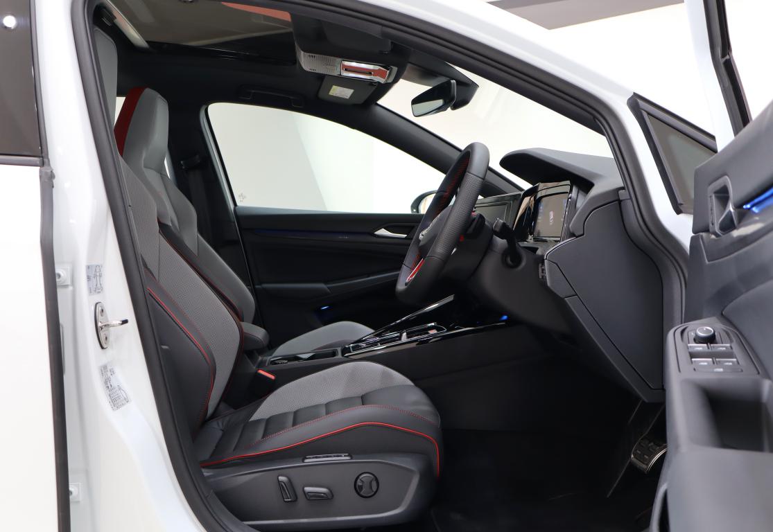 2025 Volkswagen Golf 8 GTI 2.0 TSI 180KW DSG