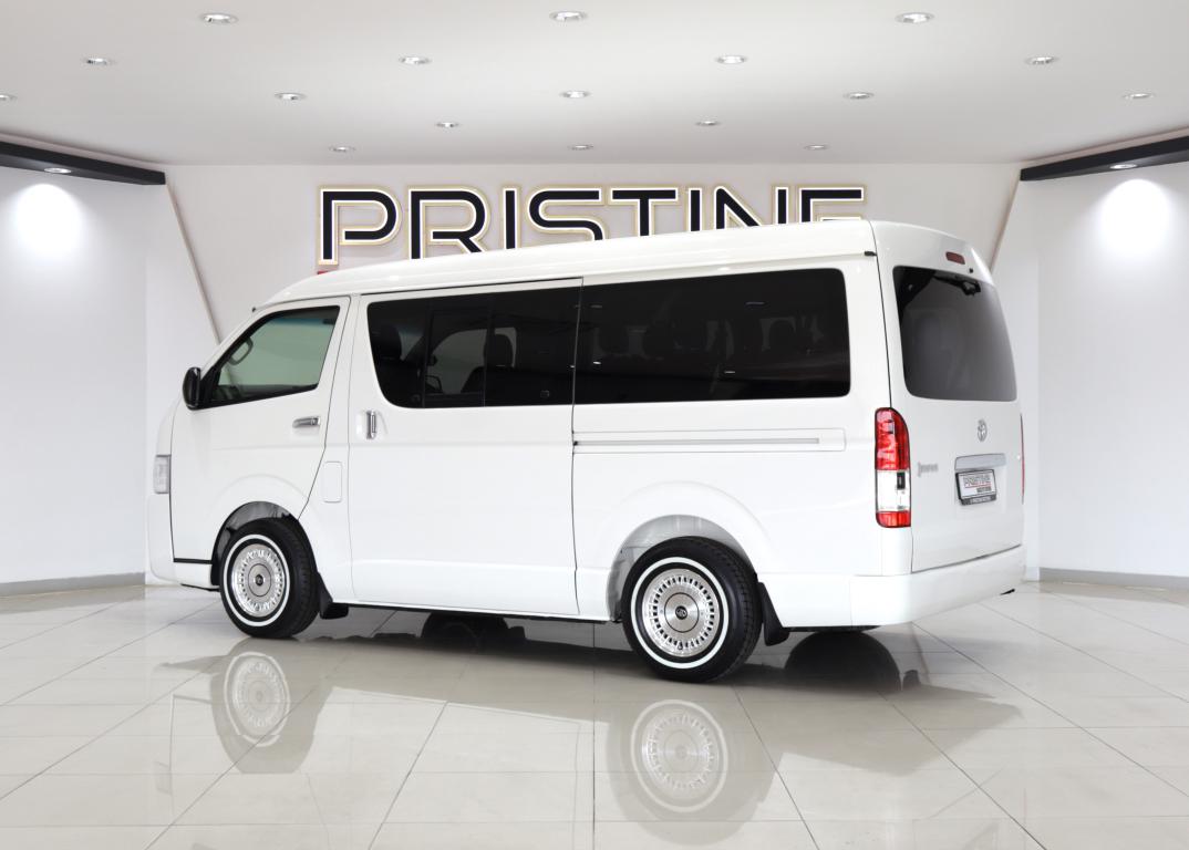 2013 Toyota Quantum 2.7 GL 10-seater bus