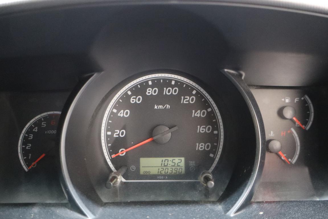 2013 Toyota Quantum 2.7 GL 10-seater bus