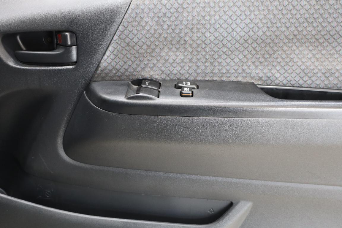 2013 Toyota Quantum 2.7 GL 10-seater bus