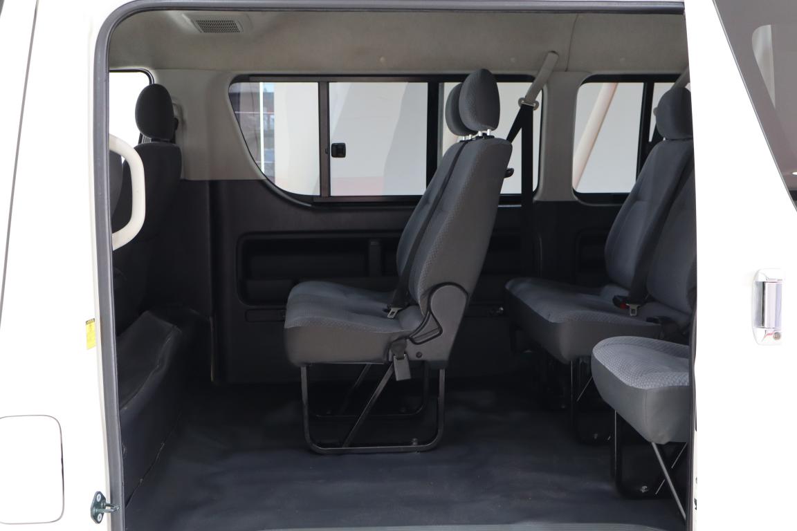 2013 Toyota Quantum 2.7 GL 10-seater bus