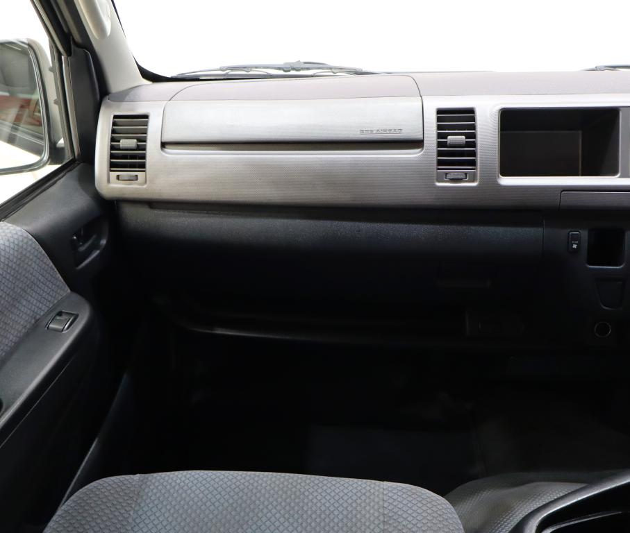 2013 Toyota Quantum 2.7 GL 10-seater bus