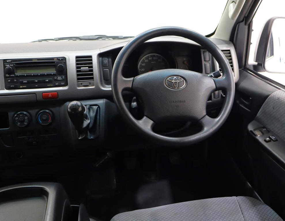 2013 Toyota Quantum 2.7 GL 10-seater bus