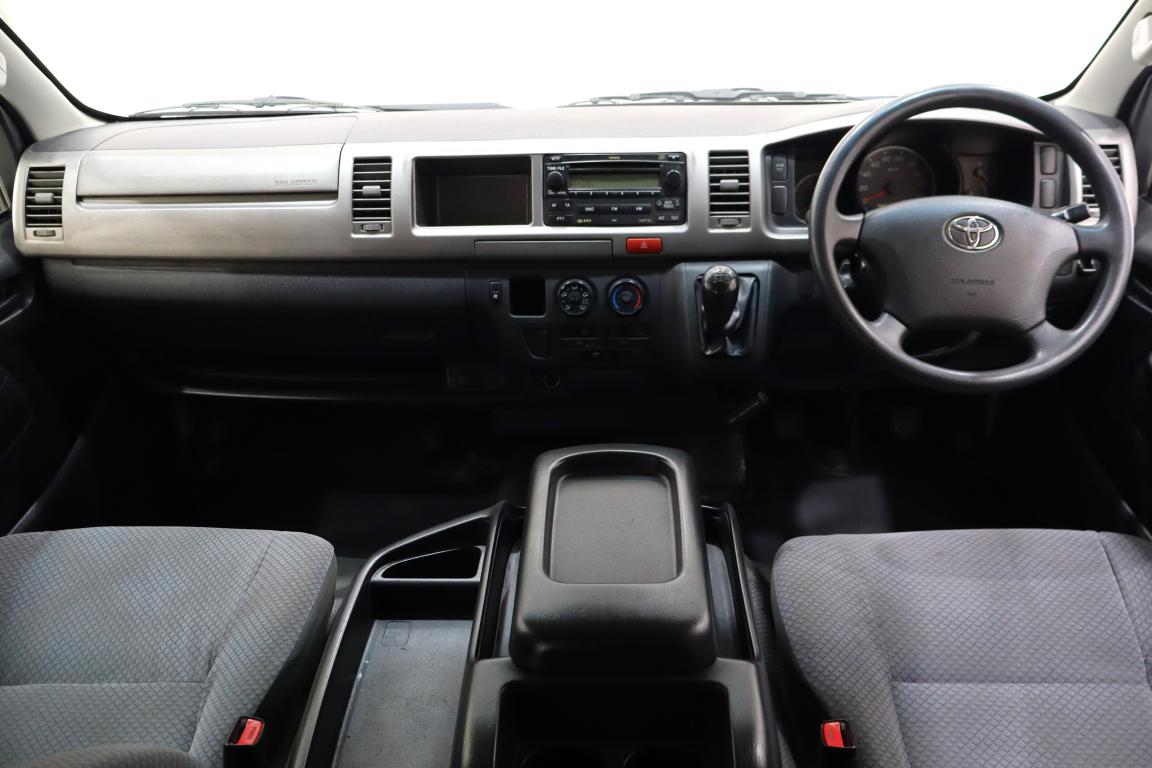 2013 Toyota Quantum 2.7 GL 10-seater bus