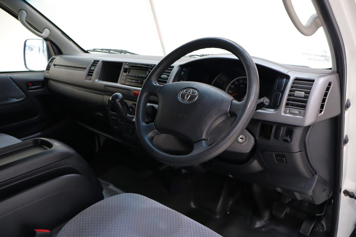 2012 Toyota Quantum 2.7 GL 10-seater bus