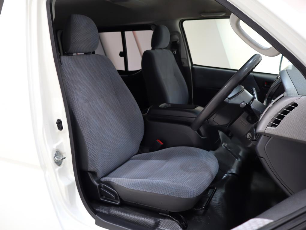 2012 Toyota Quantum 2.7 GL 10-seater bus