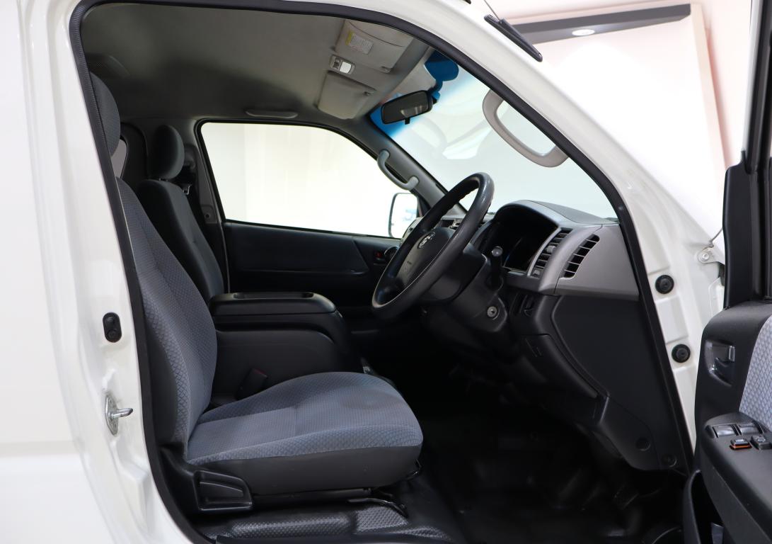 2012 Toyota Quantum 2.7 GL 10-seater bus