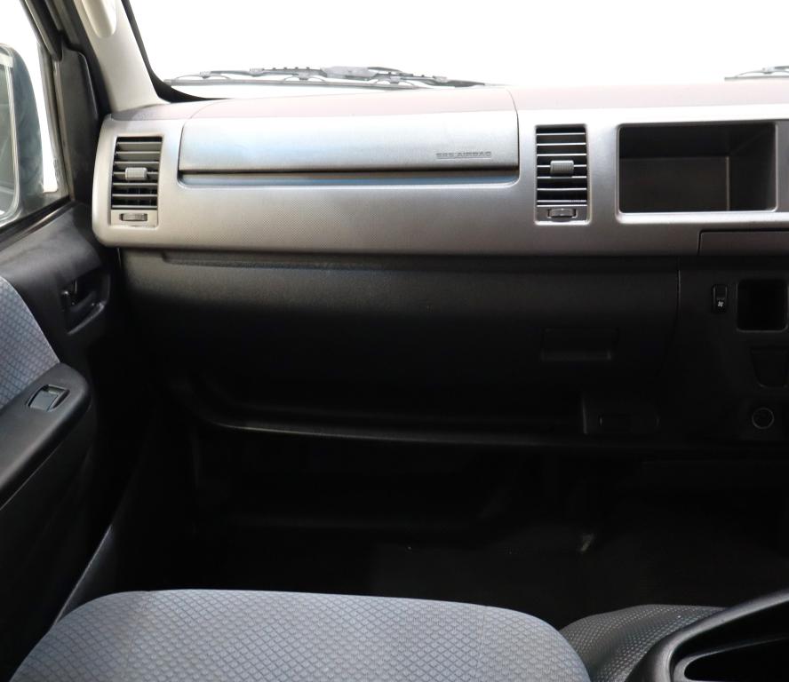 2012 Toyota Quantum 2.7 GL 10-seater bus