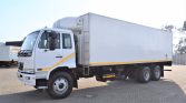 2009 UD 90 TAG AXLE REFRIGERATED BODY