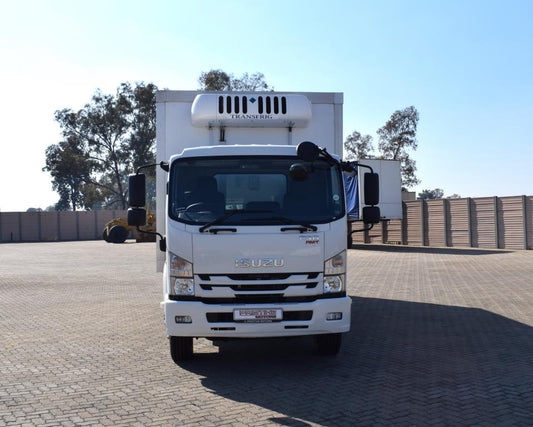 2024 Isuzu FSR 800 AMT REFRIGERATED BODY TRUCK