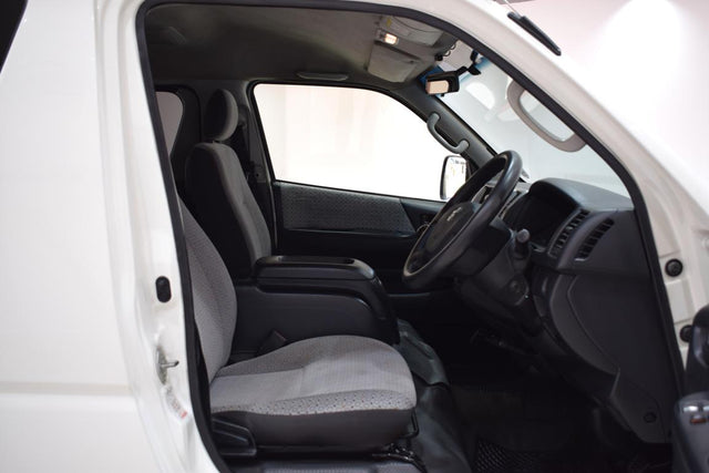 2014 Toyota Quantum 2.7 GL 10-seater