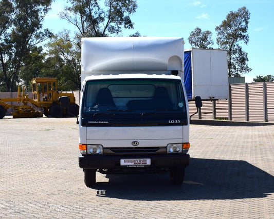 2008 Nissan Cabstar 35 volume body truck
