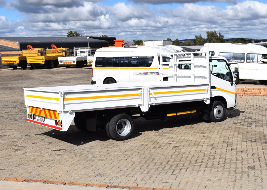 2009 Toyota Dyna 4-093 Dropside Driving School Truck