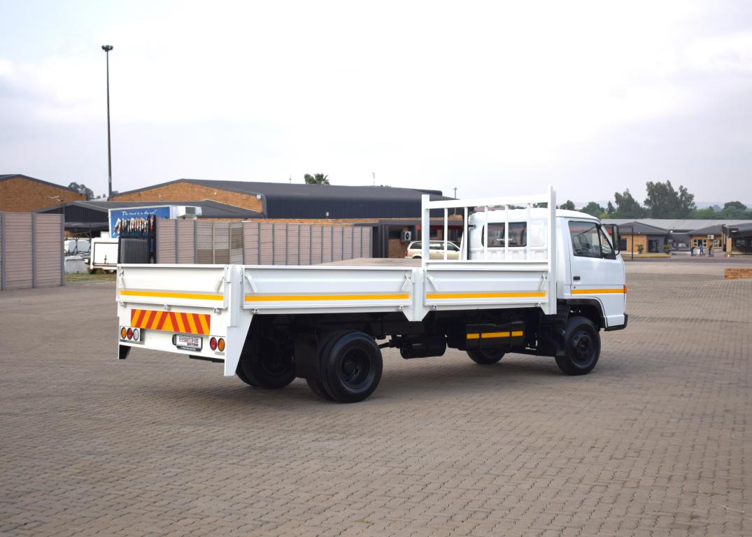 1995 Isuzu N 4000D Dropside Truck