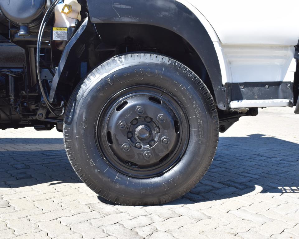 2014 Nissan UD 40 Tipper Truck