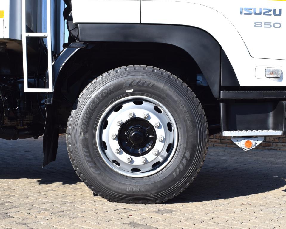 2017 Isuzu FTR 850 Refrigerated Body Truck