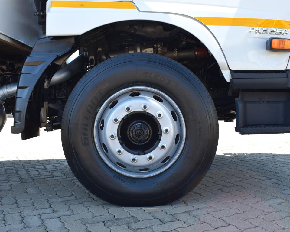 2024 UD CRONER PKE 250 Curtain Side Truck