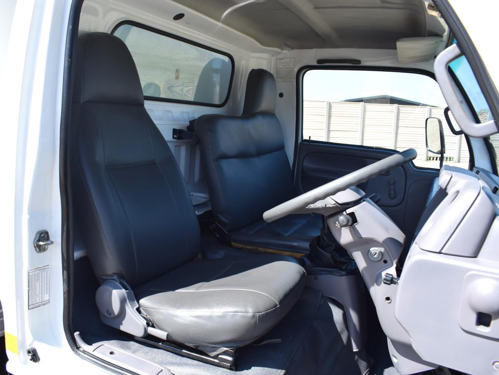 2008 Nissan Cabstar 35 volume body truck