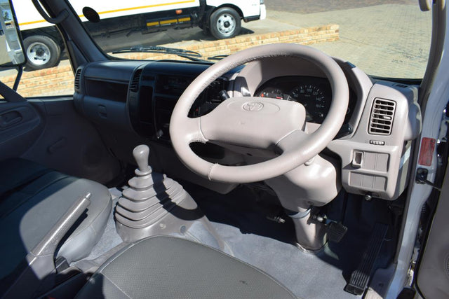 2013 Toyota Dyna 4-093 Dropside (driving school)