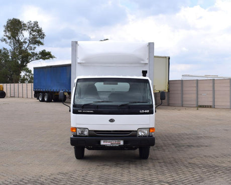 2009 Nissan UD 40 Volume Body Truck