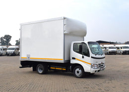 2015 Toyota Dyna 4-093 VOLUME BODY TRUCK
