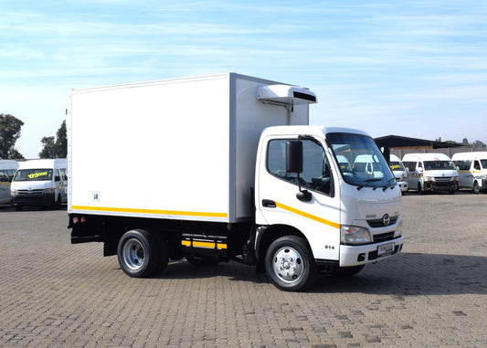 2014 Hino 300 Series 614 REFRIGERATED BODY TRUCK
