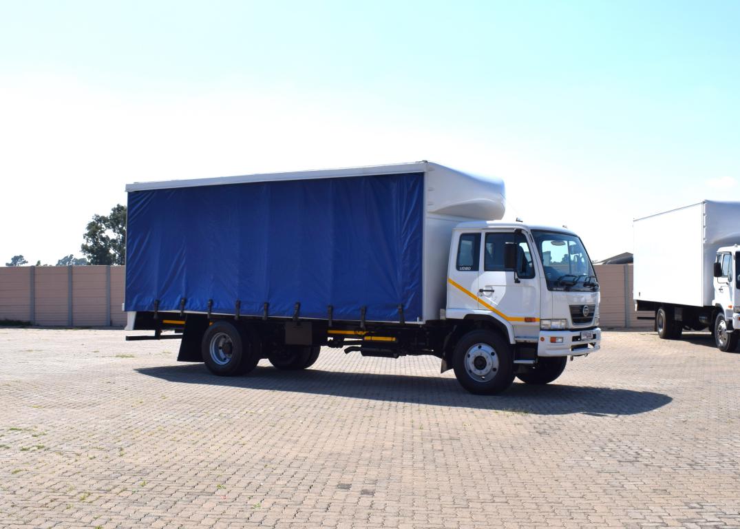 2015 Nissan UD 80 CURTAIN SIDE TRUCK