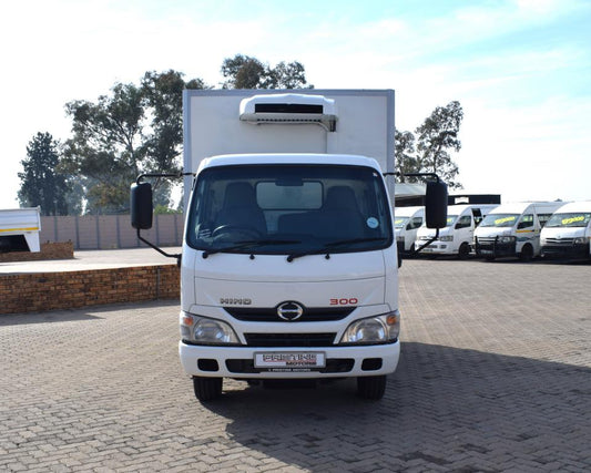 2014 Hino 300 Series 614 REFRIGERATED BODY TRUCK