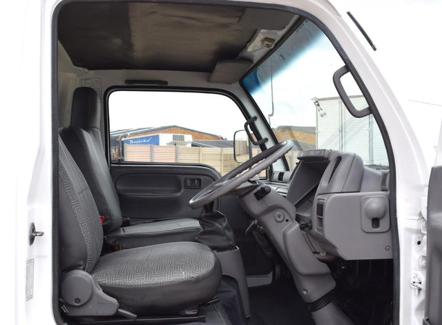 2009 Nissan UD 40 Volume Body Truck