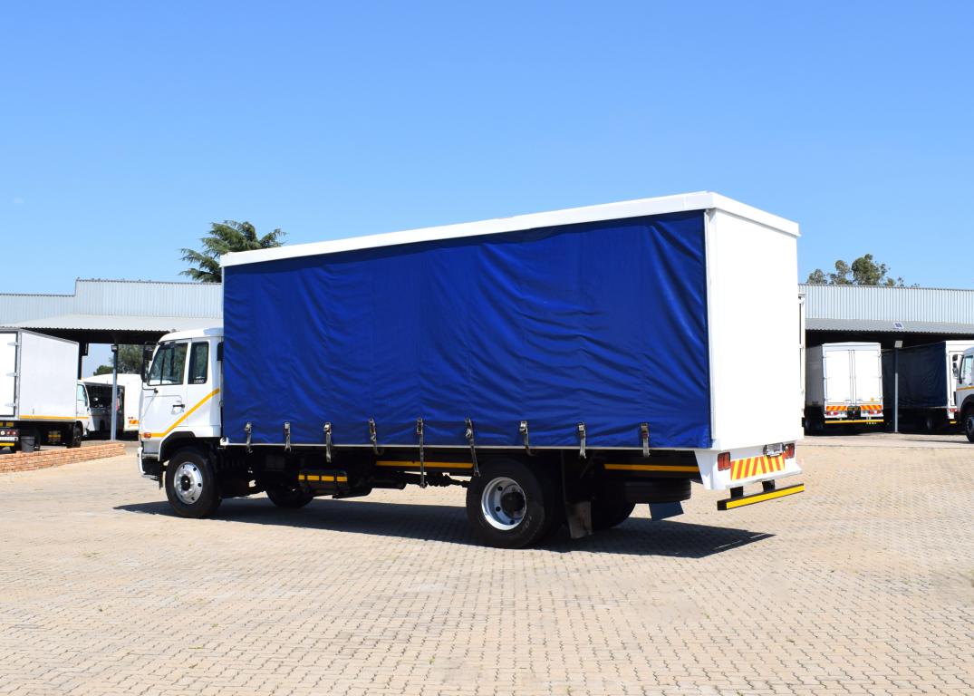 2015 Nissan UD 80 CURTAIN SIDE TRUCK