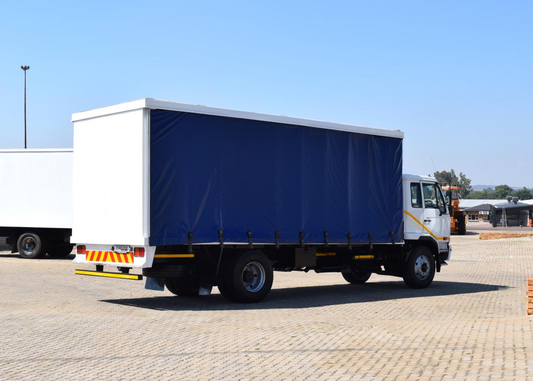 2015 Nissan UD 80 CURTAIN SIDE TRUCK