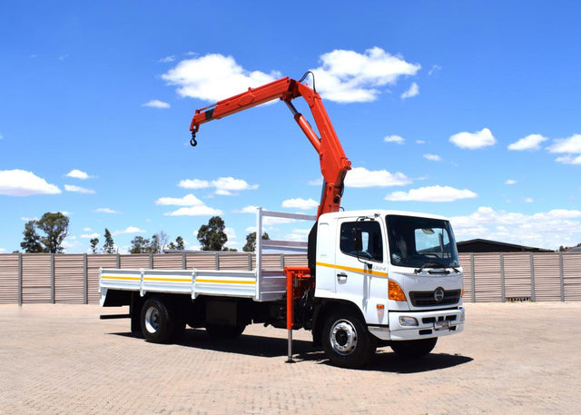 2008 Hino 500 Series 1324 DROPSIDE + CRANE TRUCK