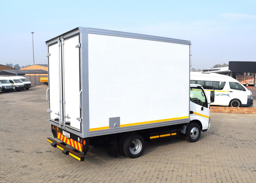 2015 Toyota Dyna 4-093 VOLUME BODY TRUCK