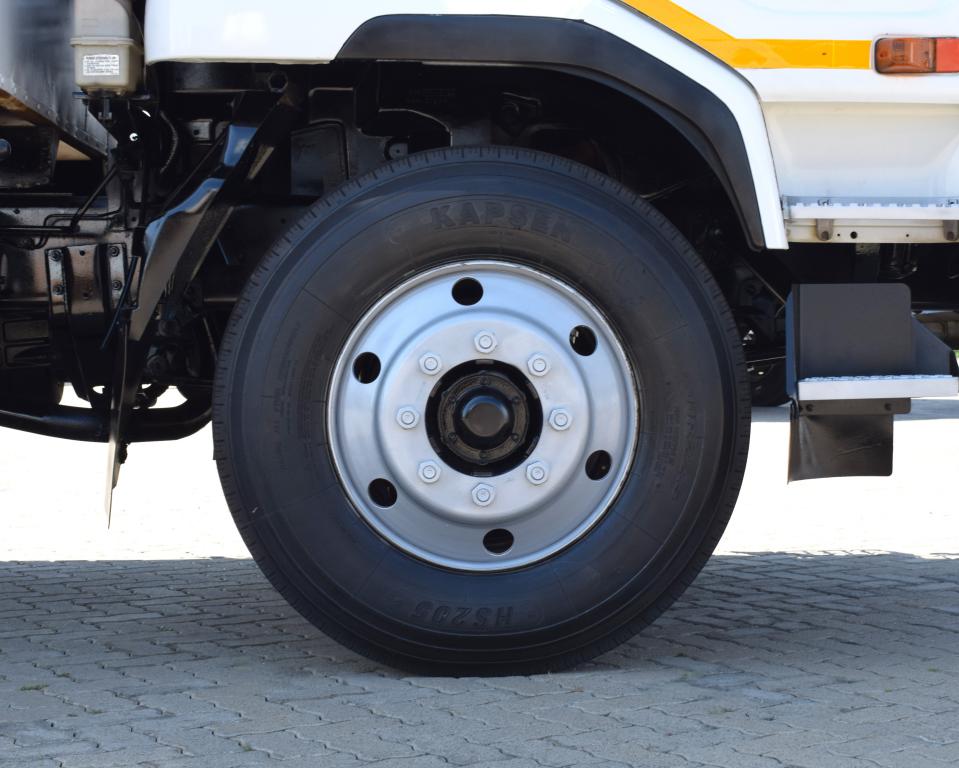 2015 Nissan UD 80 CURTAIN SIDE TRUCK