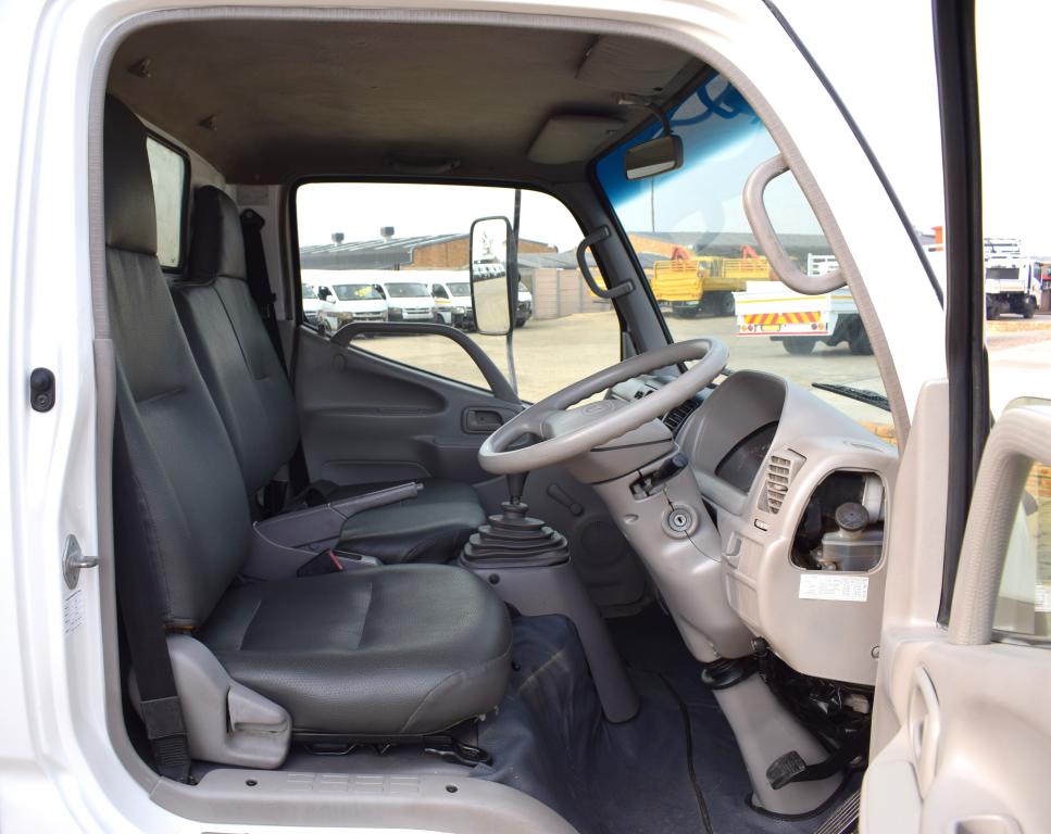 2015 Toyota Dyna 4-093 VOLUME BODY TRUCK