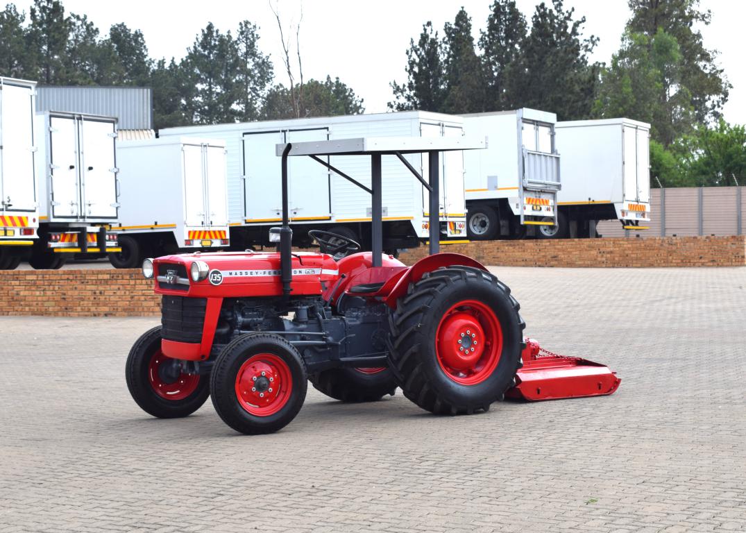Massey Ferguson 135 TRACTOR & SLASHER
