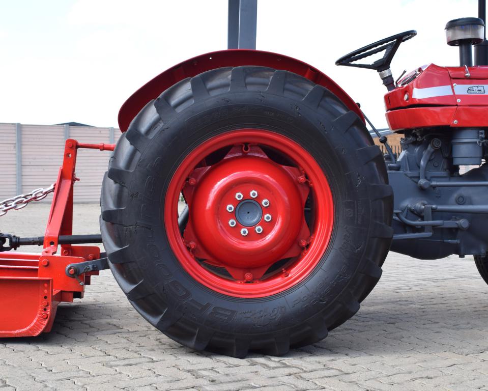 Massey Ferguson 135 TRACTOR & SLASHER