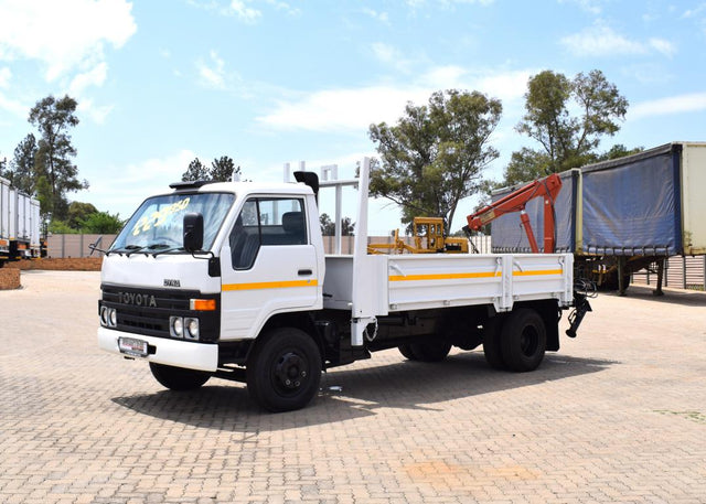 1985 Toyota Dyna 150 DROPSIDE, SIDE TIPPER + CRANE TRUCK