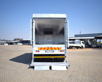 2015 Nissan UD 90 TAG AXLE REFRIGERATED BODY & TAIL LIFT