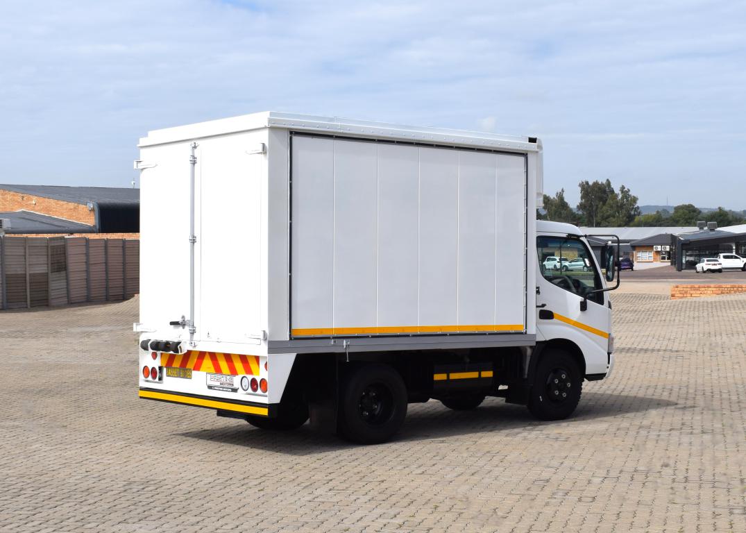 2012 Hino 300 Series 611 Volume Body Truck