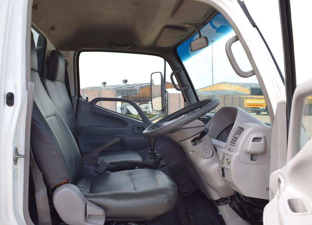 2012 Hino 300 Series 611 Volume Body Truck