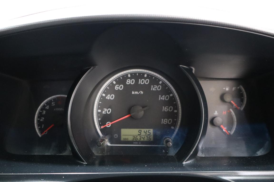 2012 Toyota Quantum 2.7 GL 10-seater bus