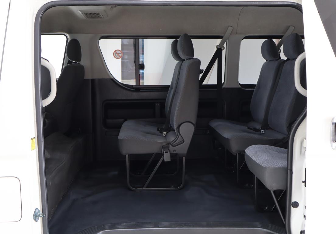 2012 Toyota Quantum 2.7 GL 10-seater bus