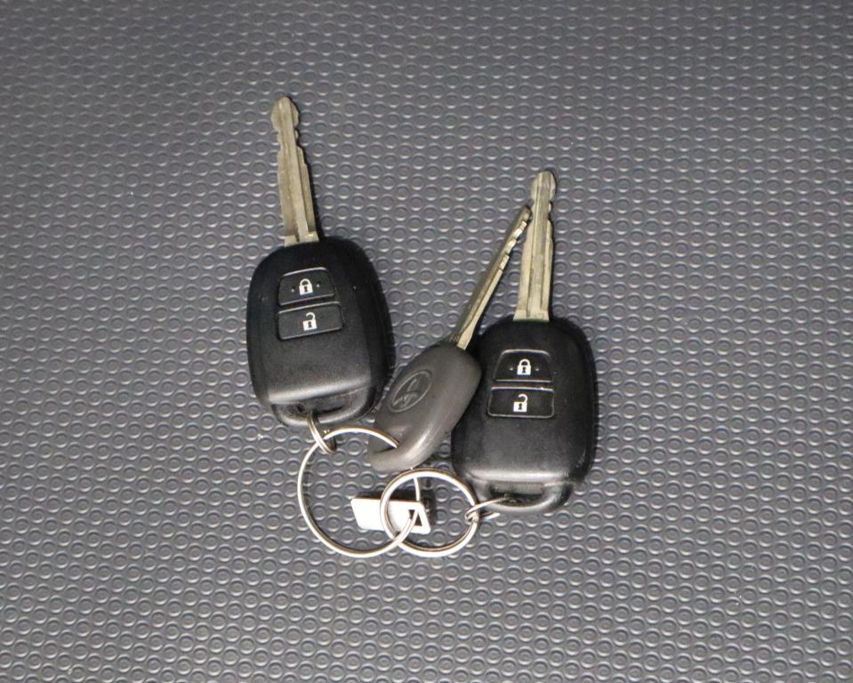 2012 Toyota Quantum 2.7 GL 10-seater bus