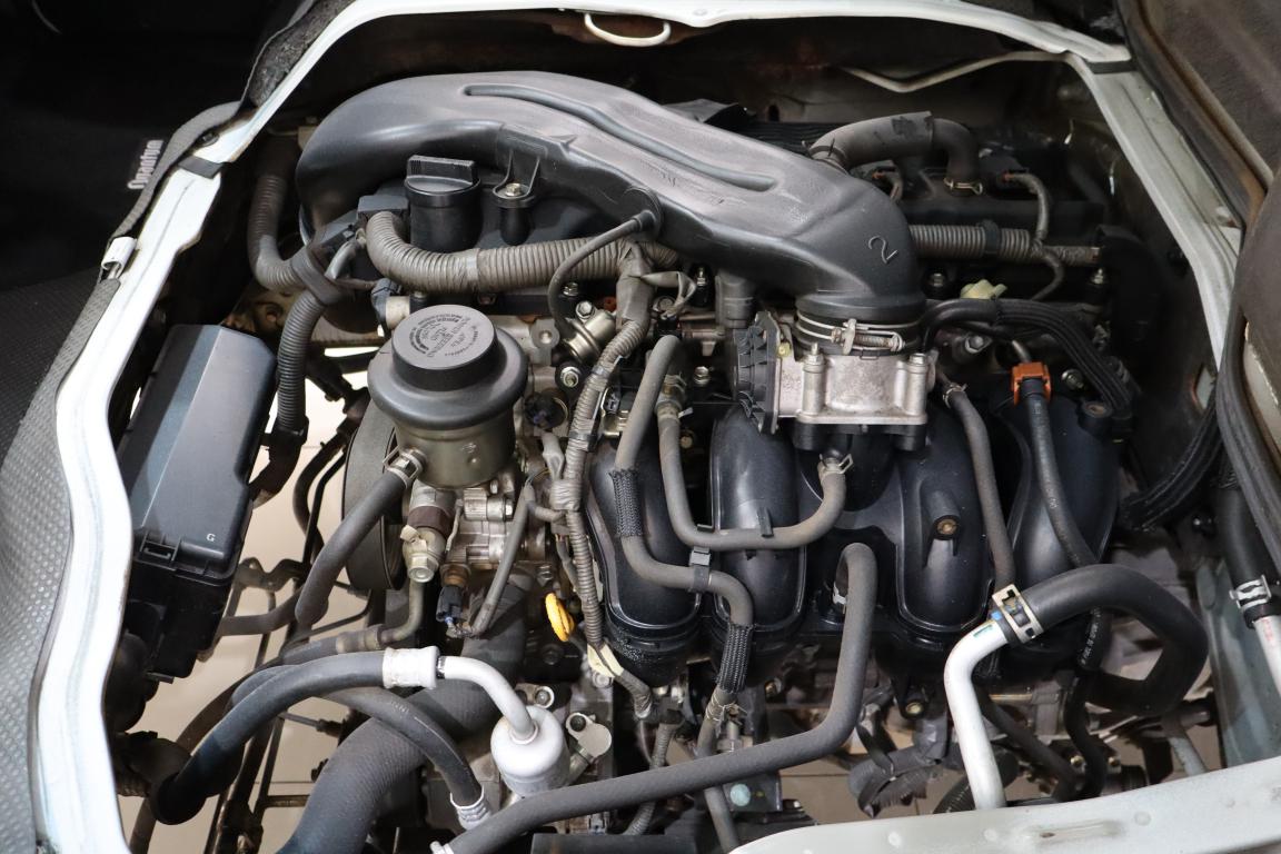 2012 Toyota Quantum 2.7 GL 10-seater bus