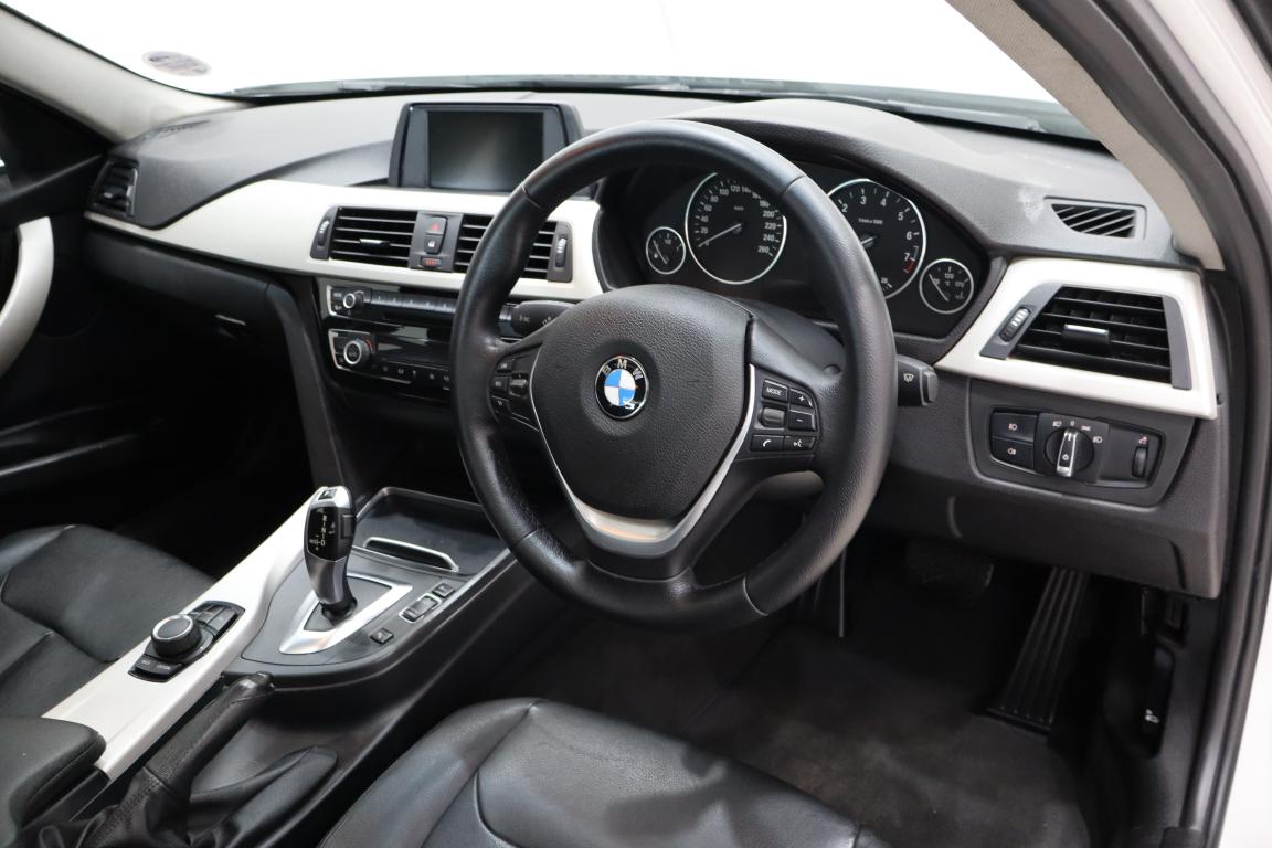 2016 BMW 3 Series 320i auto